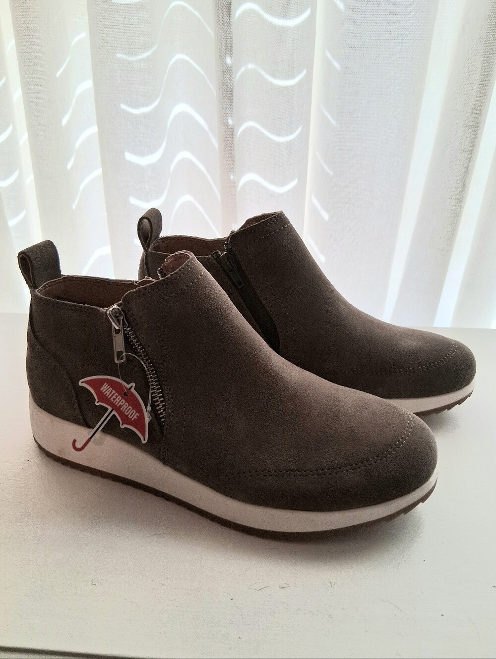 Blondo Ellorie Waterproof Sneaker Booties 8M